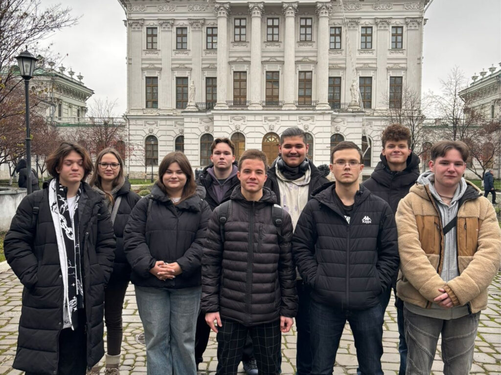 Студенты Современного Бизнес Колледжа посетили уникальную выставку «Землеустройство России XVIII-XIX веков»