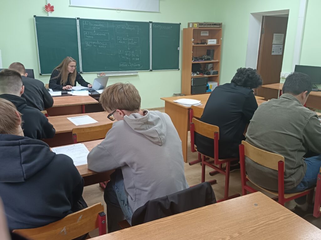 🧑‍🏫 Будущие логисты осваивают профессиональные стандарты!